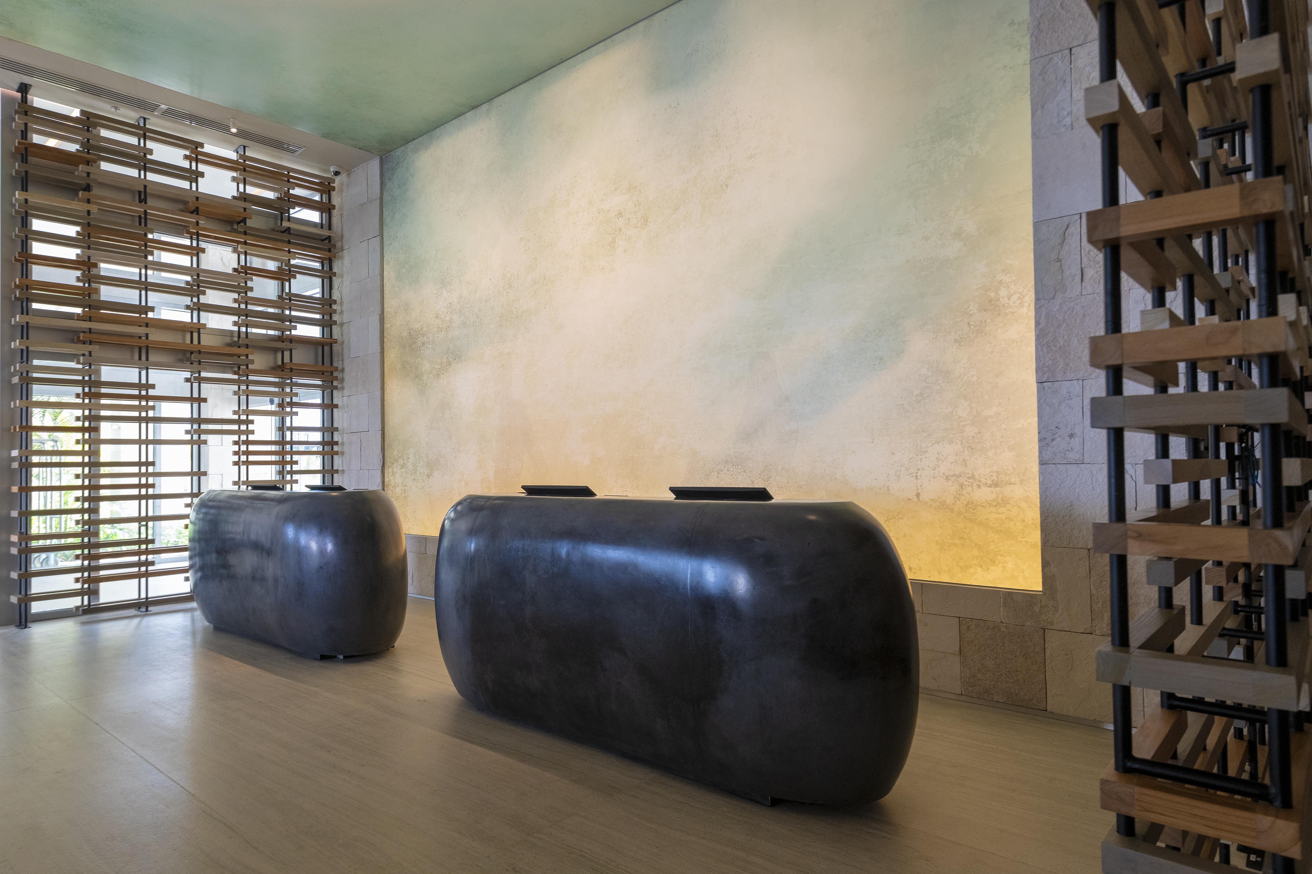 Renaissance Cancun Resort & Marina Eksteriør bilde Reception desk at the hotel