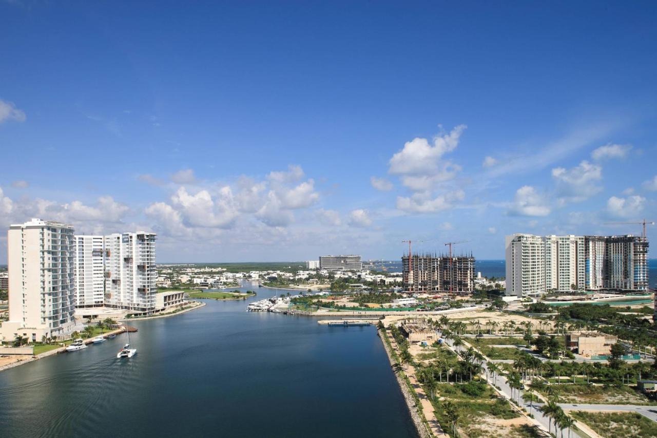Renaissance Cancun Resort & Marina Eksteriør bilde View of the city
