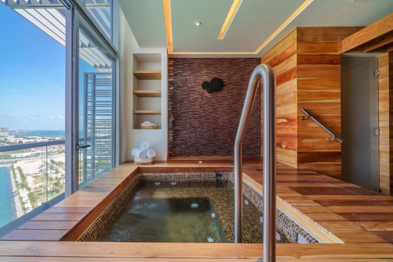Renaissance Cancun Resort & Marina Eksteriør bilde A private onsen in a hotel