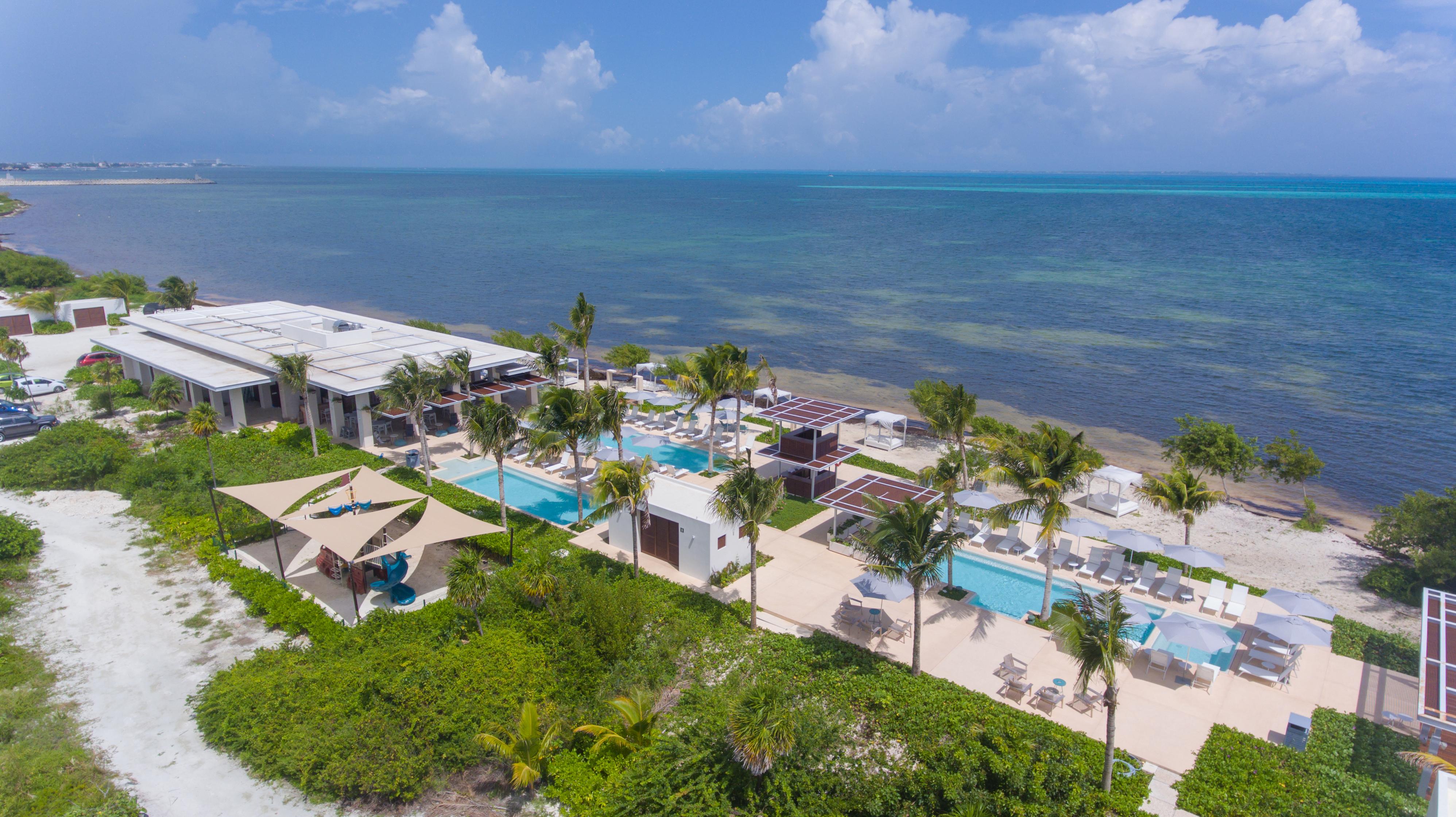 Renaissance Cancun Resort & Marina Eksteriør bilde Aerial view of the hotel