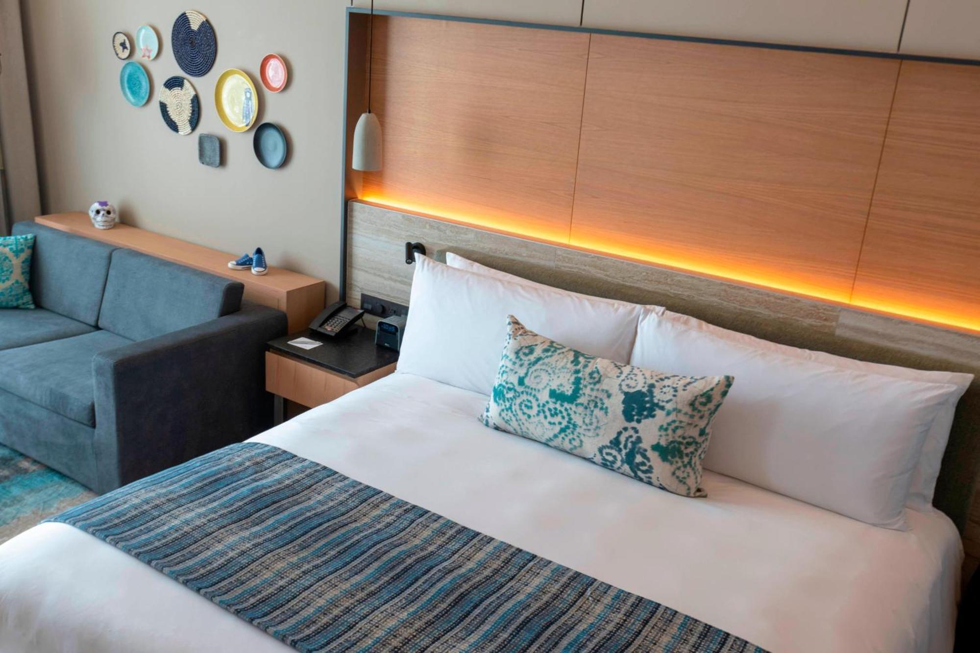 Renaissance Cancun Resort & Marina Eksteriør bilde A bedroom at the hotel
