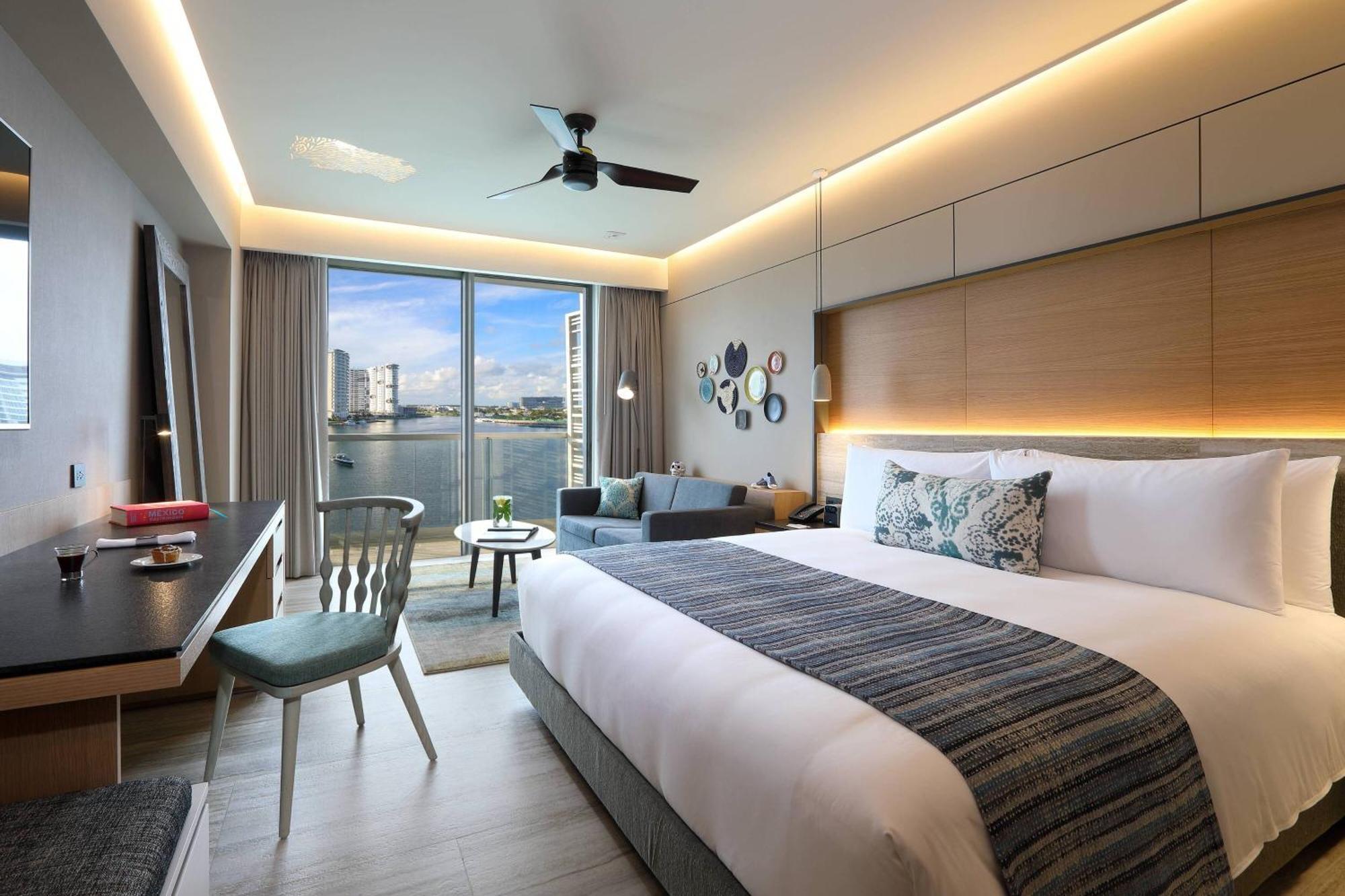 Renaissance Cancun Resort & Marina Eksteriør bilde Deluxe Room