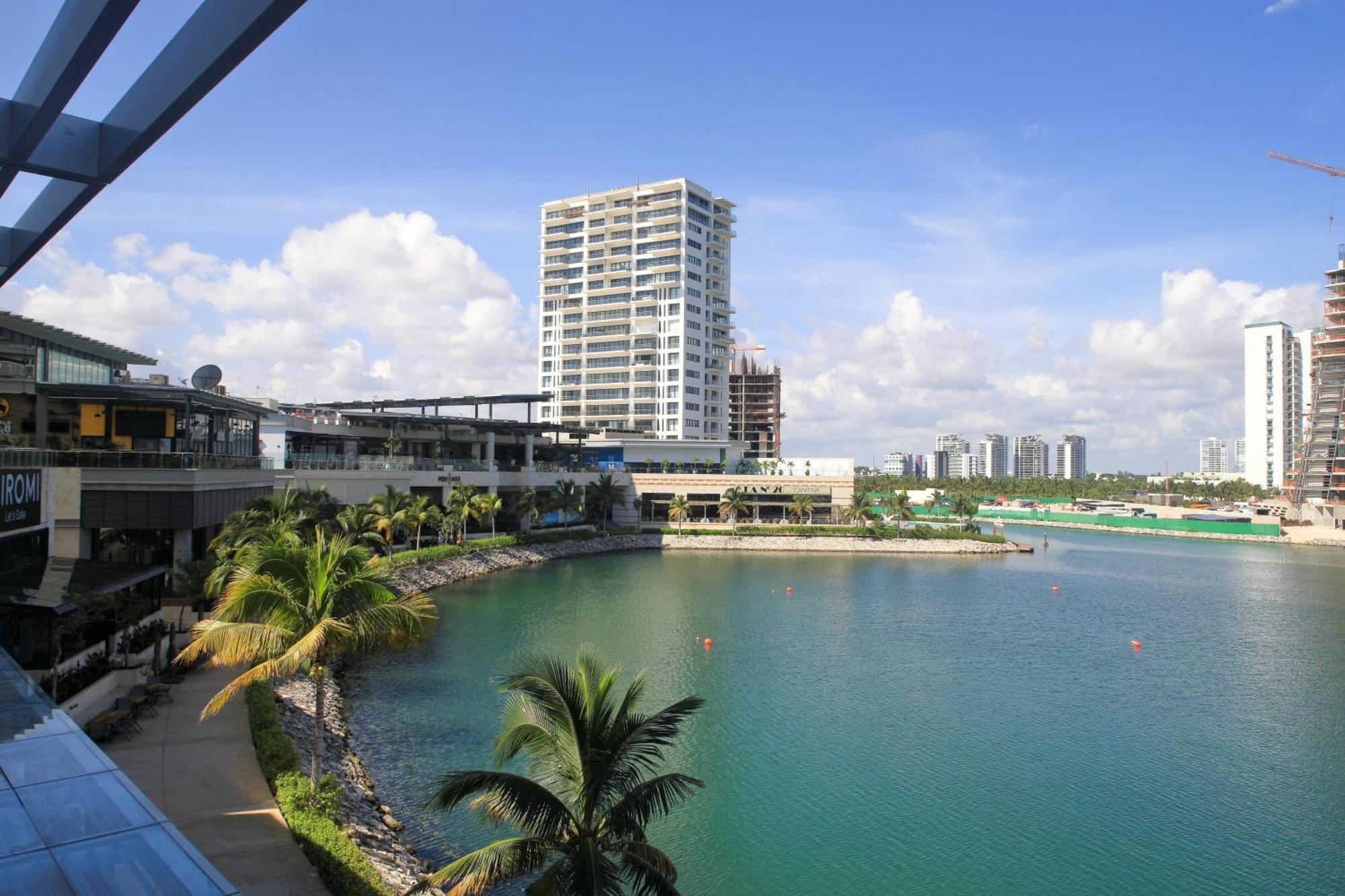 Renaissance Cancun Resort & Marina Eksteriør bilde View of the Marina